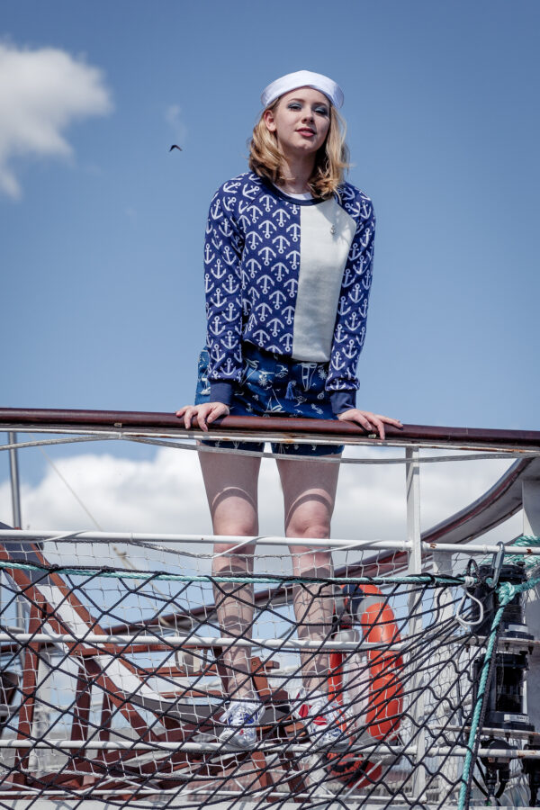 Pullover im Maritim-Stil