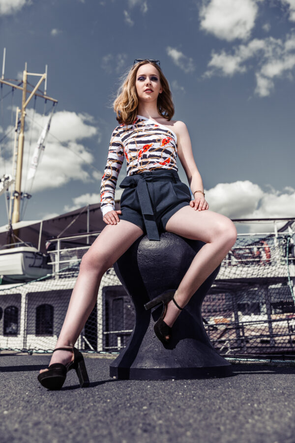 Asymmetrisches Langarmschirt / Bluse