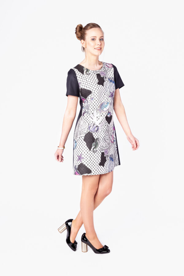 Kleid mit Fisch-Print – Bild 2
