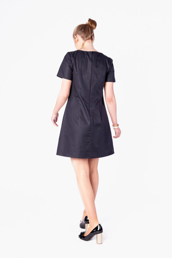 Kleid mit Fisch-Print – Bild 3