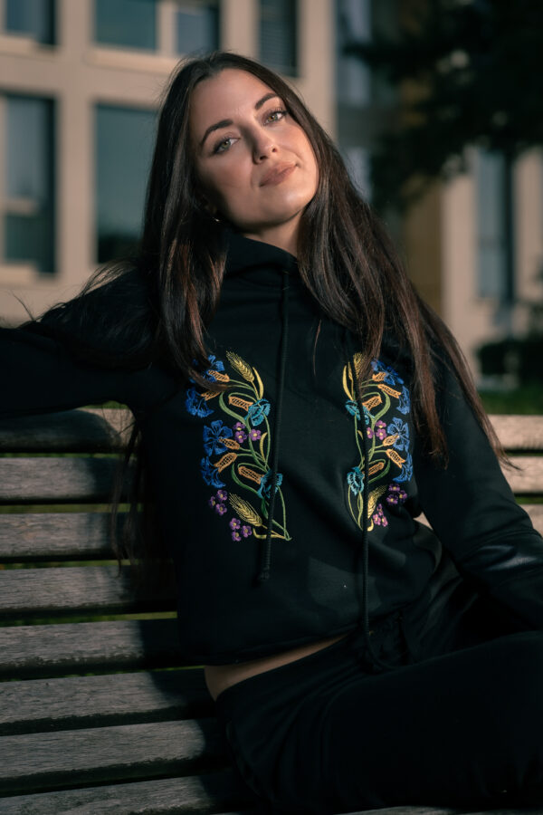 Kapuzenpullover  mit Blumenstickerei – Bild 3