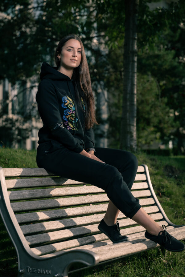 Kapuzenpullover  mit Blumenstickerei – Bild 4