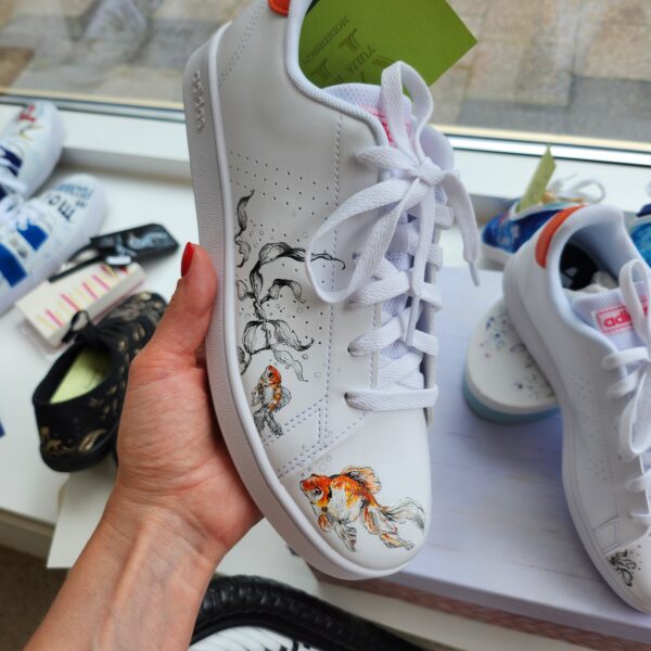 Handbemalte Damen Sneakers (Fische) – Bild 2