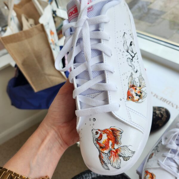Handbemalte Damen Sneakers (Fische)